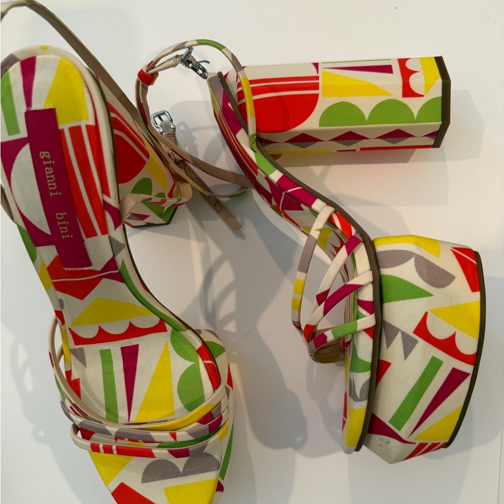NWOT Gianni Bini Colorful Geometric Heels